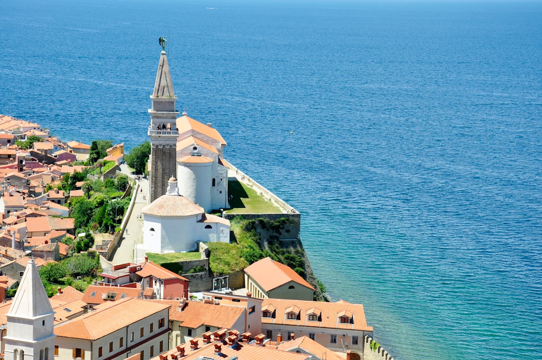 Descubre la Promenada Piran: Un Paraíso Panorámico — Prešernovo nabrežje
