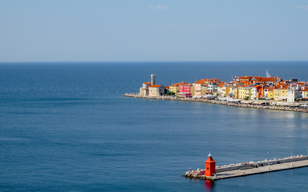 Descubre la Promenada Piran: Un Paraíso Panorámico - Prešernovo nabrežje | Secret World Trip Planner