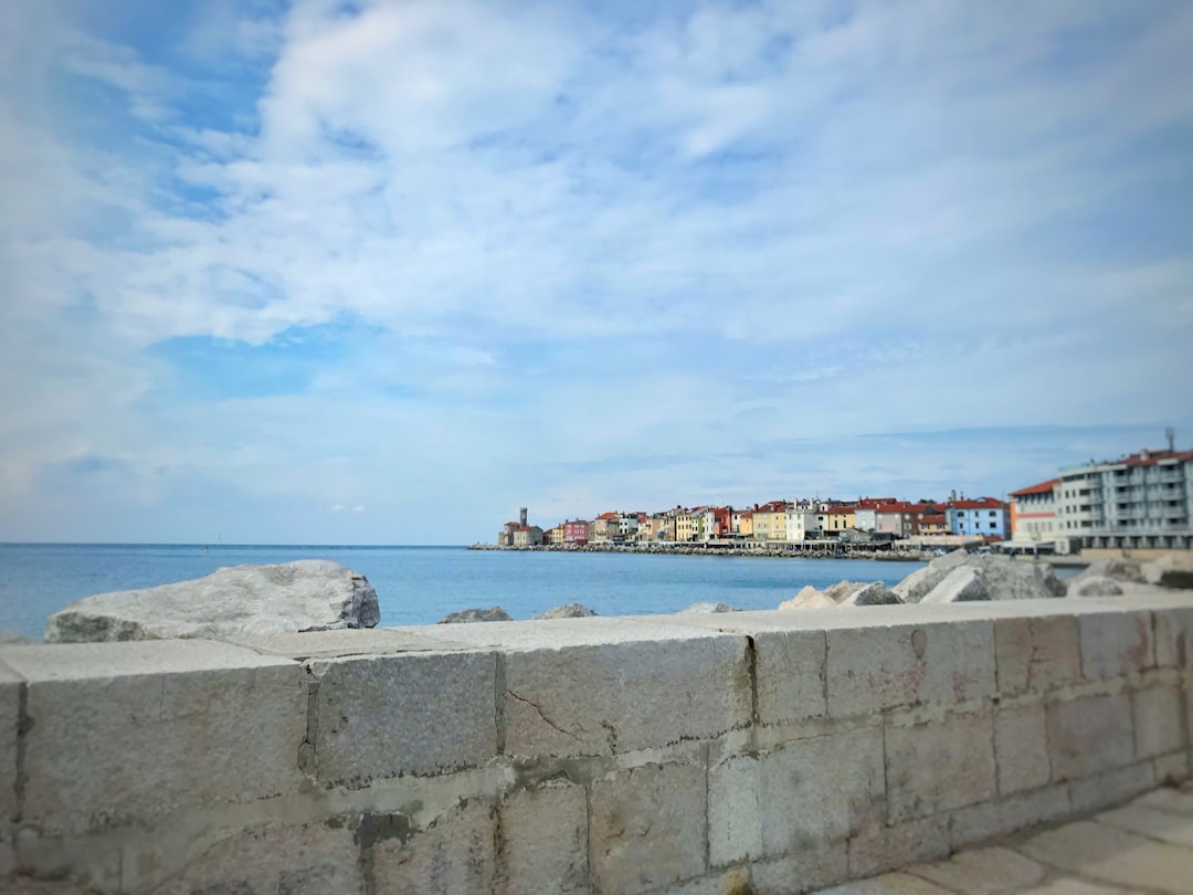 Descubre la Promenada Piran: Un Paraíso Panorámico - Prešernovo nabrežje | Secret World Trip Planner