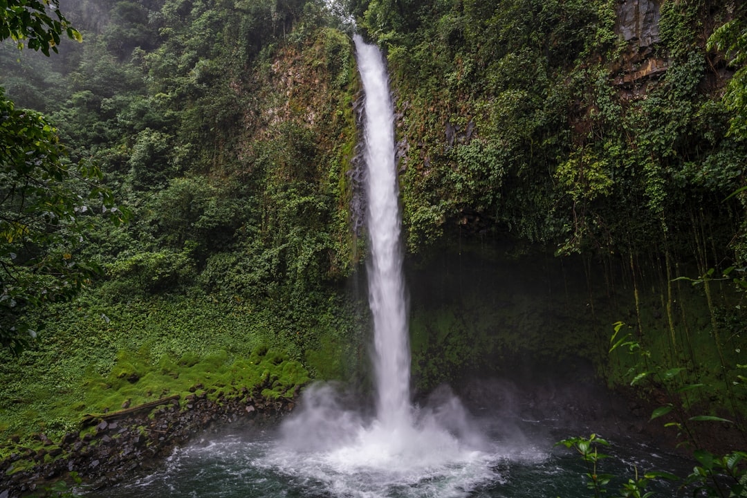 Cascades cachées de Fortuna : une oasis verte - Provincia di Alajuela | Secret World Trip Planner