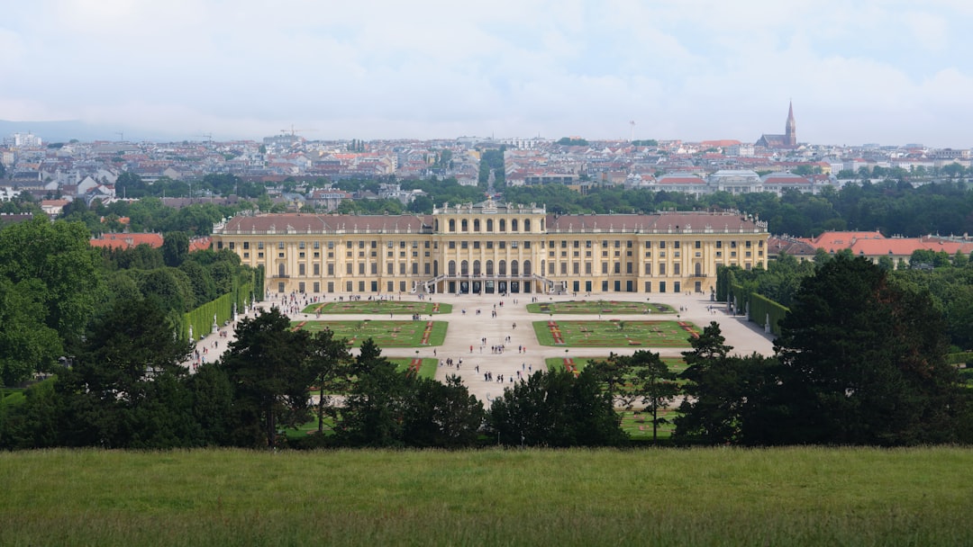 Panoramas Envoûtants au Parc du Château de Schönbrunn - Schönbrunner Schloßstraße 47 | Secret World Trip Planner