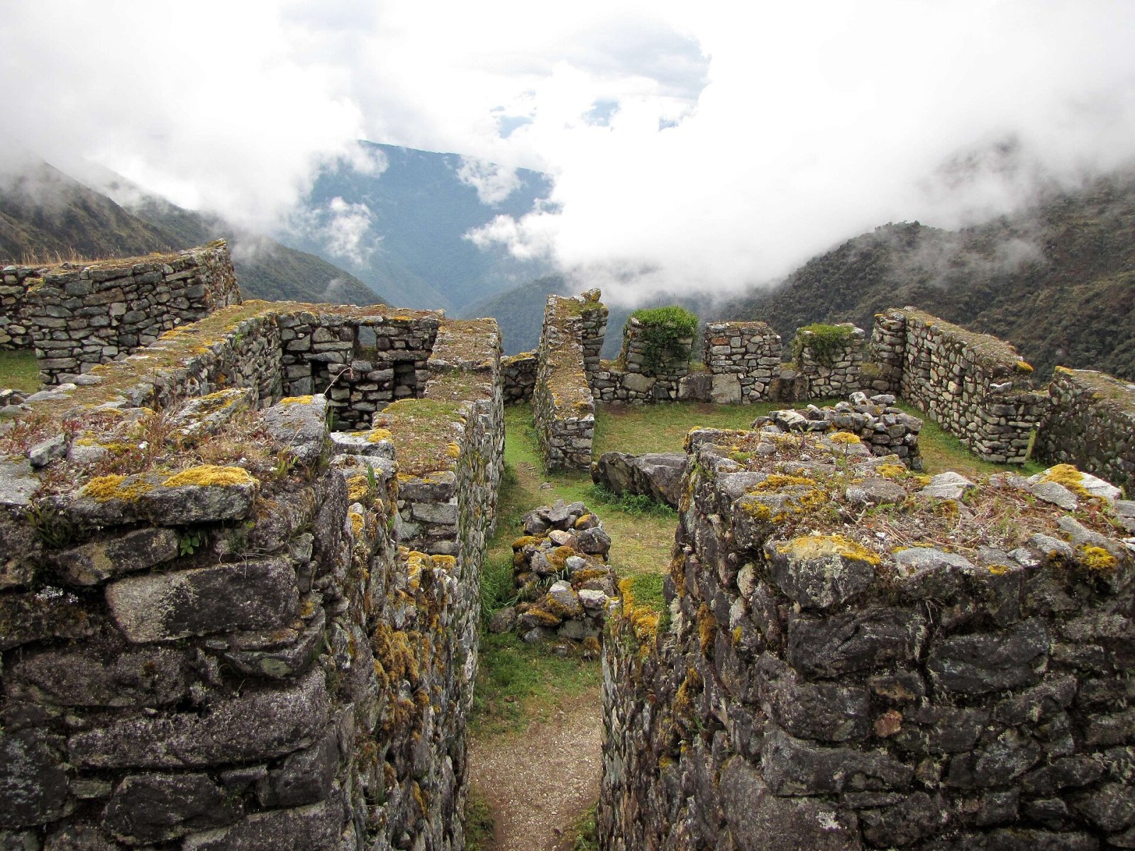 Esplorando Sayacmarca: Un gioiello archeologico del Perù - Aguas Calientes | Secret World Trip Planner