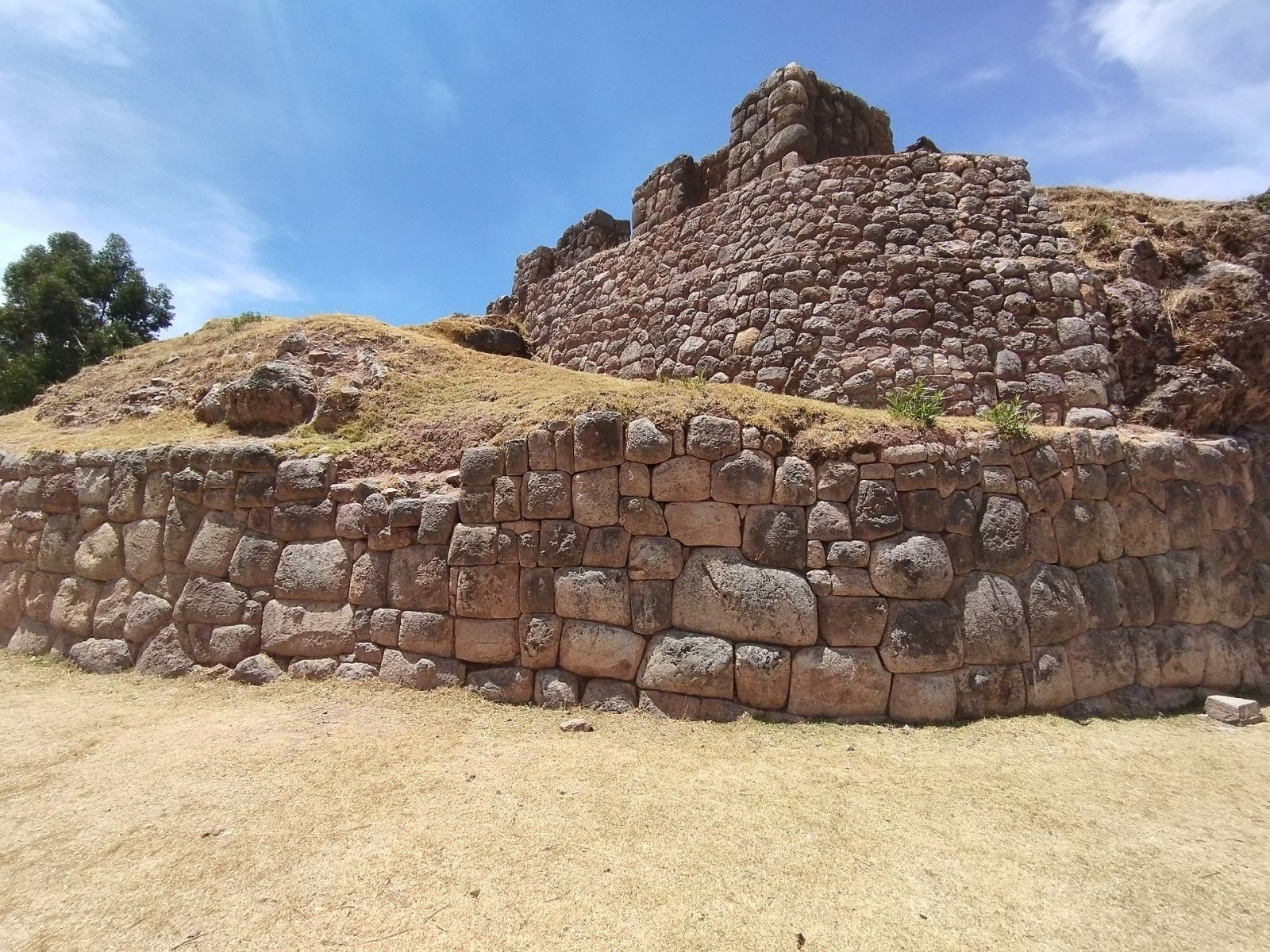 Erkunde die archäologische Stätte RumiWasi in Peru - Cusco | Secret World Trip Planner