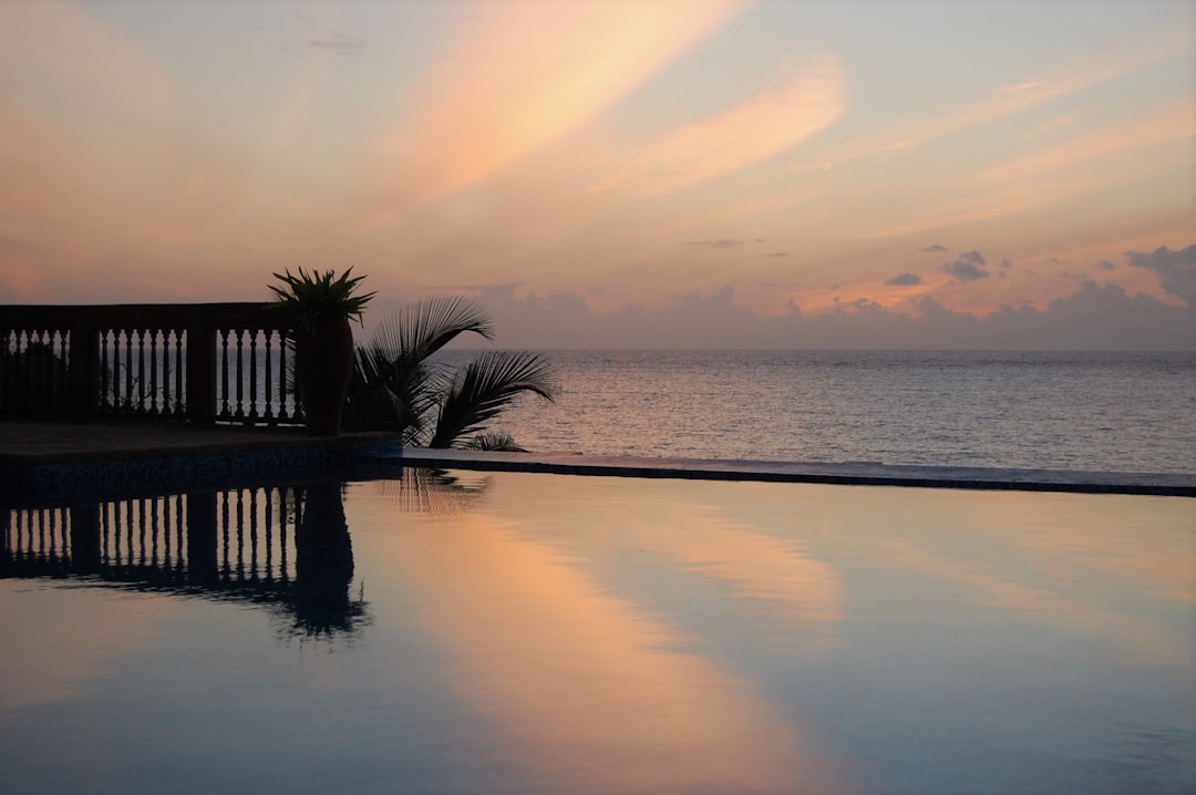 Sundowner: El Atardecer Oculto de Ramsgate - Yacht Marina | Secret World Trip Planner