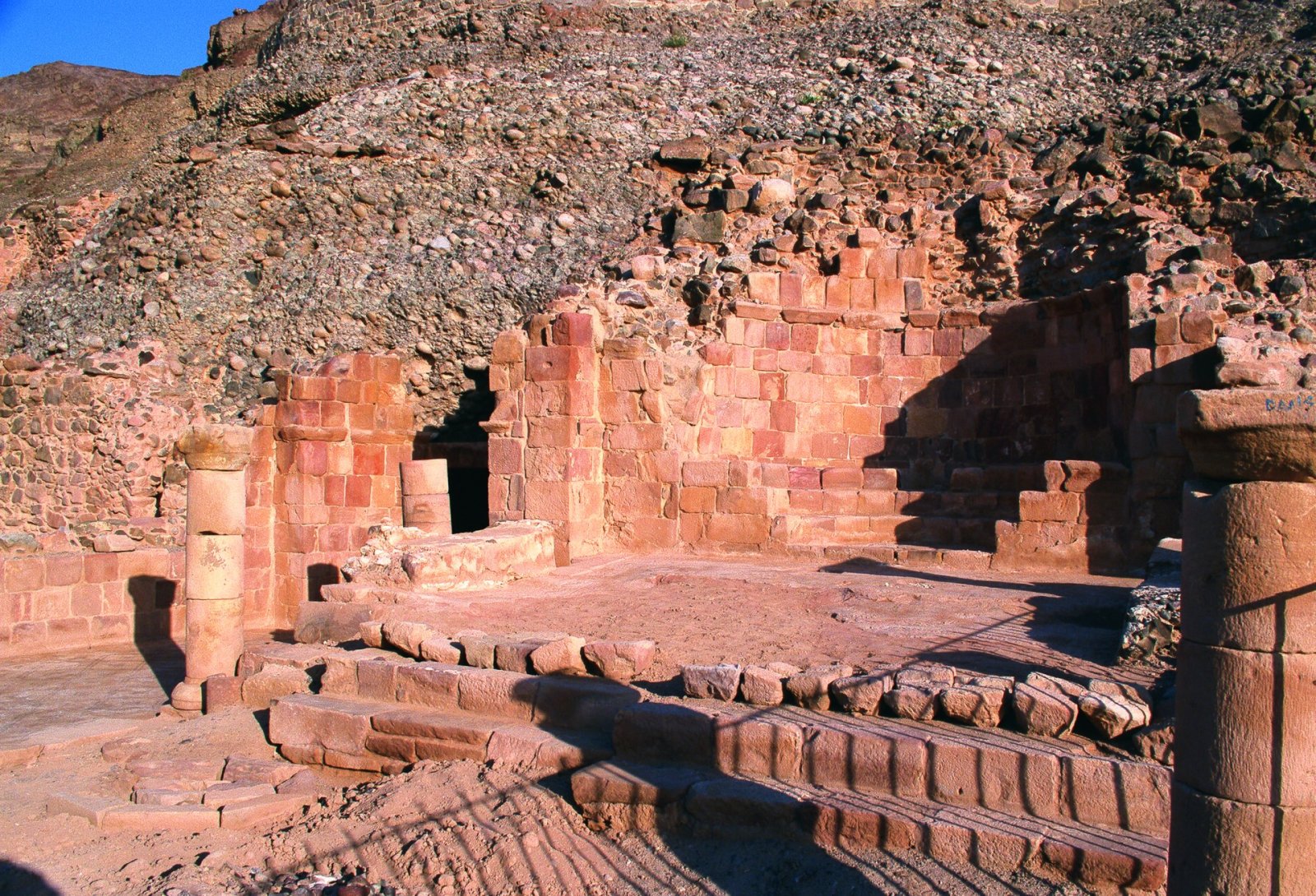 Explore la grotte de Lot : un voyage dans l'histoire de la Jordanie - 2GW3+P4 Gawr as-Safi | Secret World Trip Planner