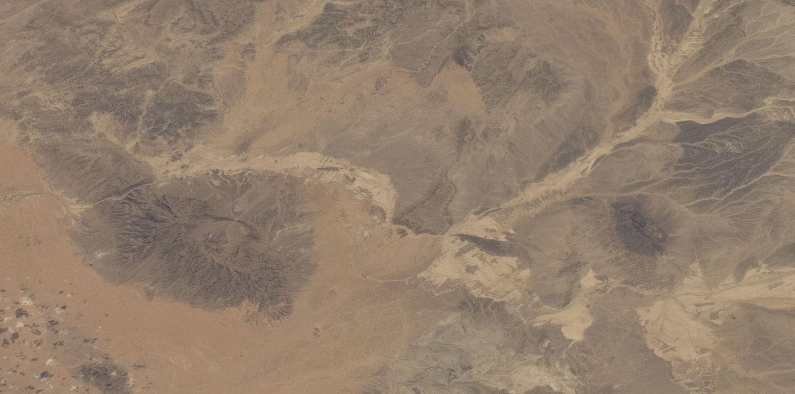 Descubre Jabal al Buruk: un rincón de naturaleza en Egipto - Al Brok | Secret World Trip Planner