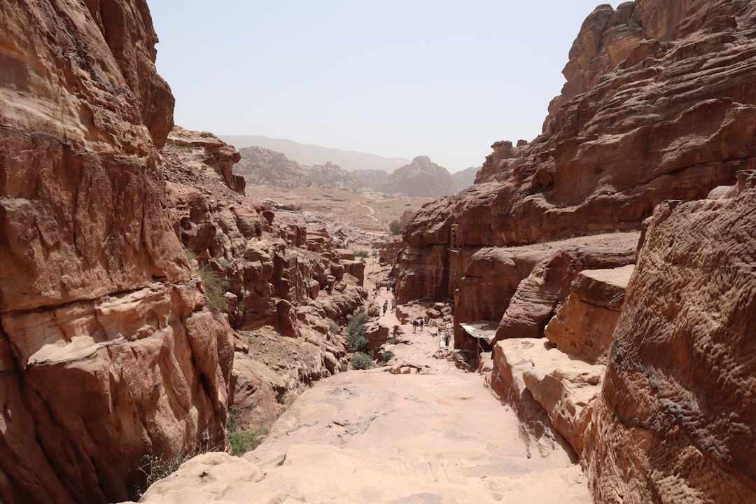 Explorer Jabal Athl Hayran : Un Paradis Naturel en Jordanie - H5MM+88 Aqaba | Secret World Trip Planner