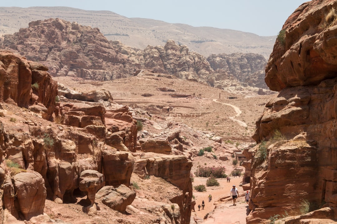 Explorar Jabal Athl Hayran: Un Paraíso Natural en Jordania - H5MM+88 Aqaba | Secret World Trip Planner