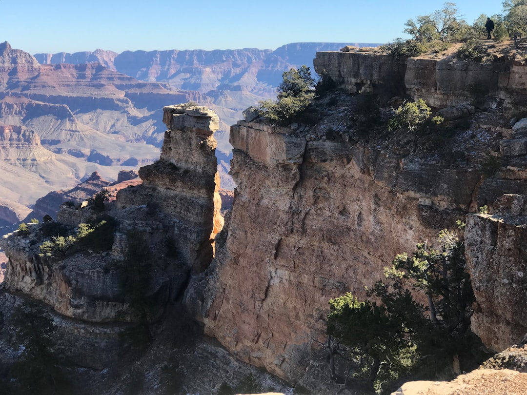 Découvrez le Rim Trail : Un Voyage Inoubliable au Grand Canyon - Grand Canyon Village | Secret World Trip Planner