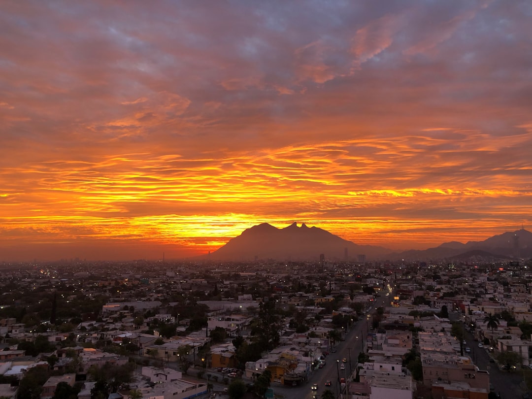 Esplorare i sentieri nascosti del Cerro de la Silla - Monterrey | Secret World Trip Planner