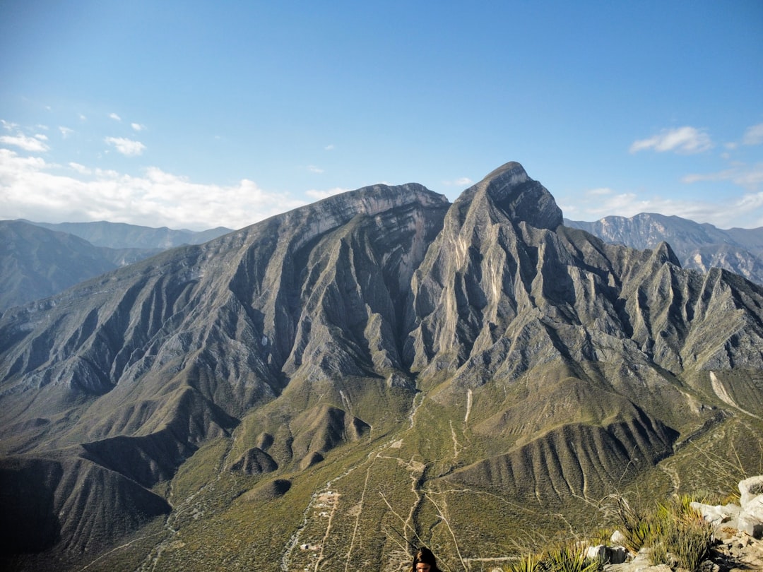 Esplorare i sentieri nascosti del Cerro de la Silla - Monterrey | Secret World Trip Planner