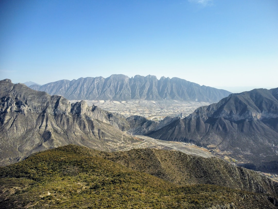 Explorer les sentiers cachés du Cerro de la Silla - Monterrey | Secret World Trip Planner