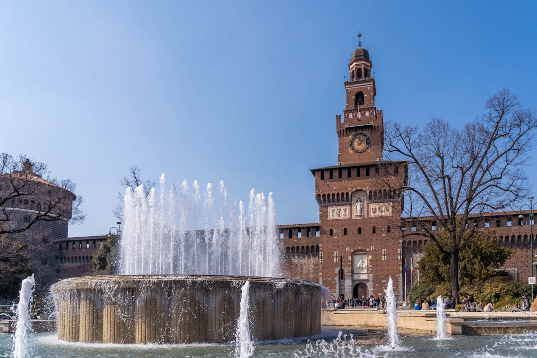 Откройте для себя замок Сфорца: скрытые сокровища Милана - Piazza Castello | Secret World Trip Planner
