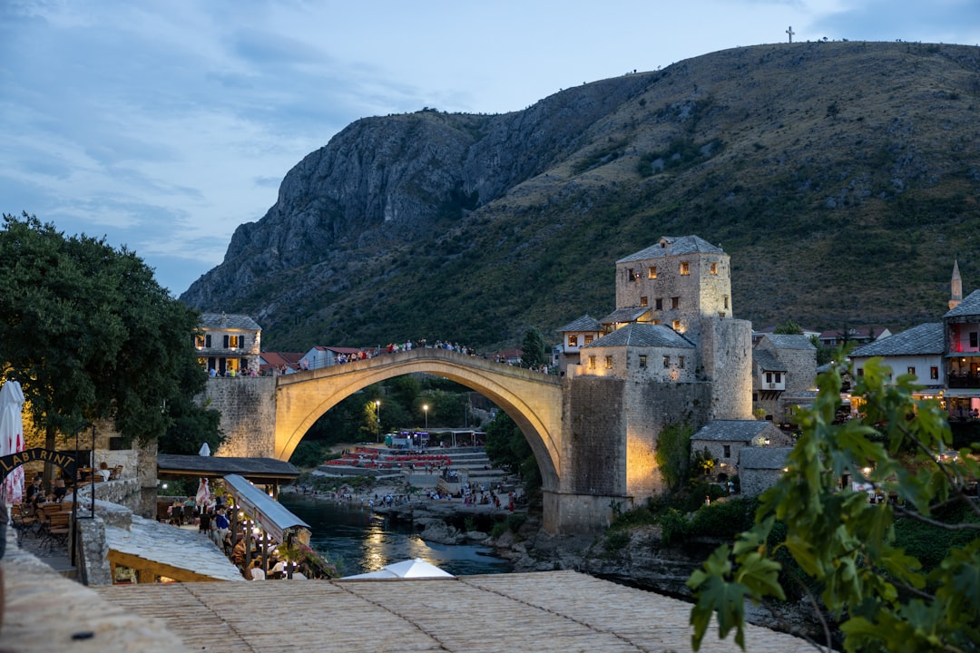 Stari Most : Le Pont qui Relie Histoire et Culture à Mostar - Stari most | Secret World Trip Planner