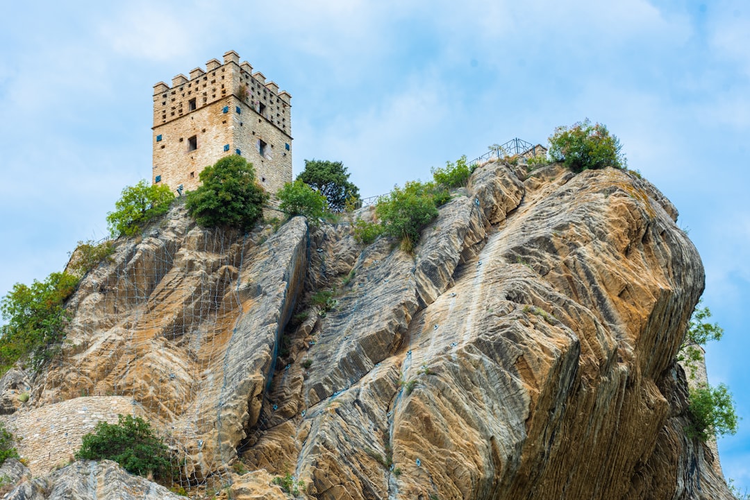 Castello Medioevale Roccascalegna: Eine Zeitreise - Piazza Umberto I | Secret World Trip Planner