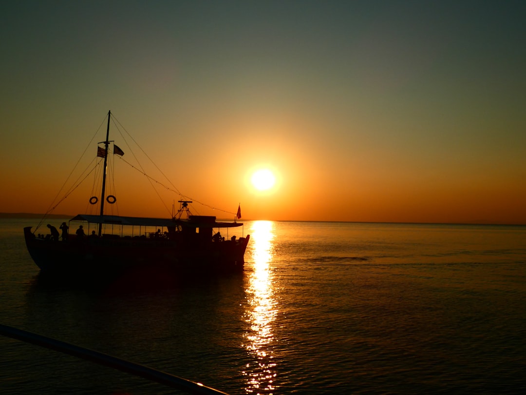 Tramonti indimenticabili a Sunset Oia - Oia | Secret World Trip Planner