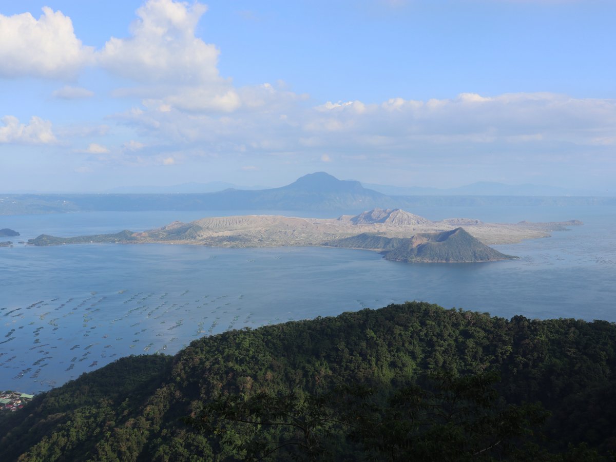 El Cráter del Lago Taal: Un Paraíso Escondido - Taal Volcano Main Crater Lake | Secret World Trip Planner
