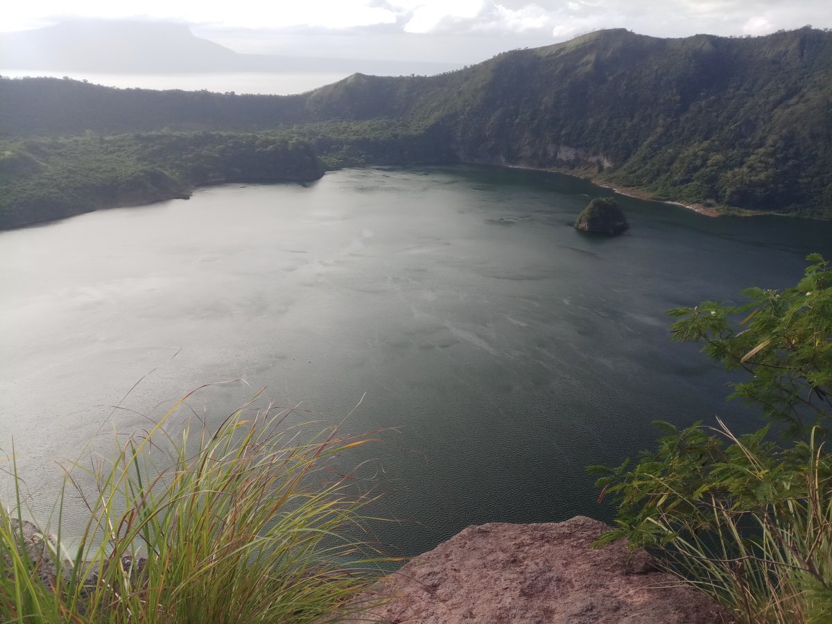 타알 화산의 크레이터 호수: 숨겨진 천국 - Taal Volcano Main Crater Lake | Secret World Trip Planner