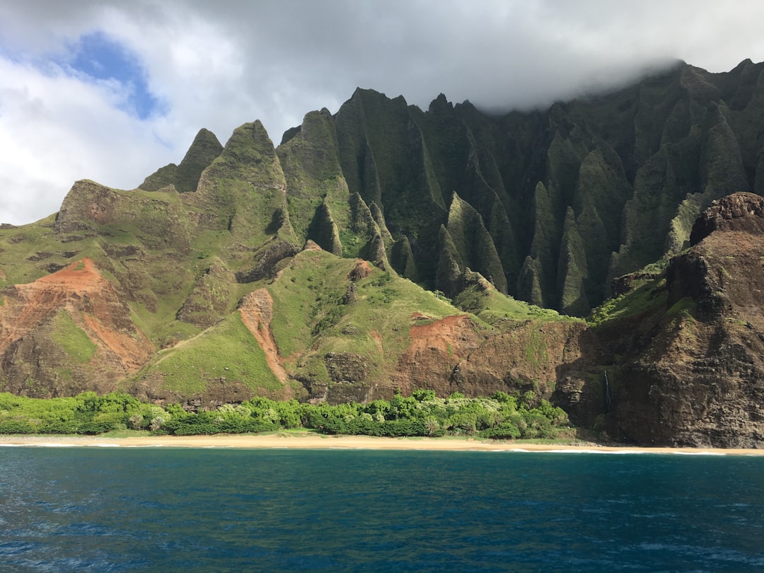 Scoprire le Spiagge della Nā Pali Coast: Un Paradiso Naturale - Contea di Kauai | Secret World Trip Planner