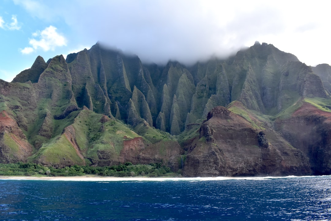 Descubre las Playas de la Costa Nā Pali: Un Paraíso Natural - Contea di Kauai | Secret World Trip Planner