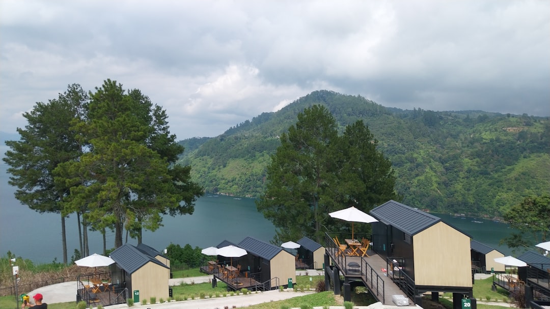 Parapat : Le Trésor Caché du Lac Toba - Simalungun Regency | Secret World Trip Planner