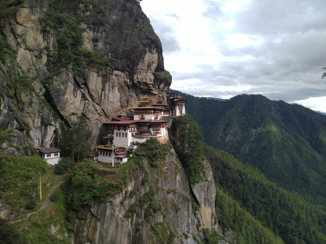 Sentieri Incantevoli verso il Monastero Taktsang — Taktsang trail