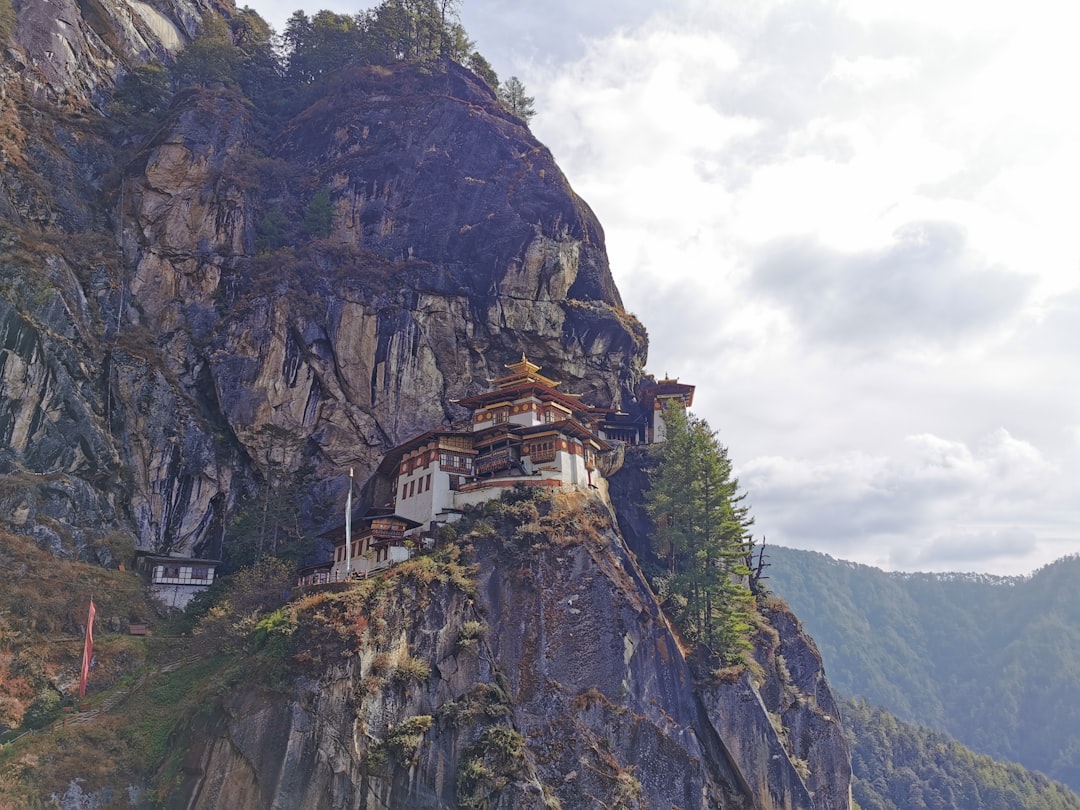 Sentieri Incantevoli verso il Monastero Taktsang - Taktsang trail | Secret World Trip Planner