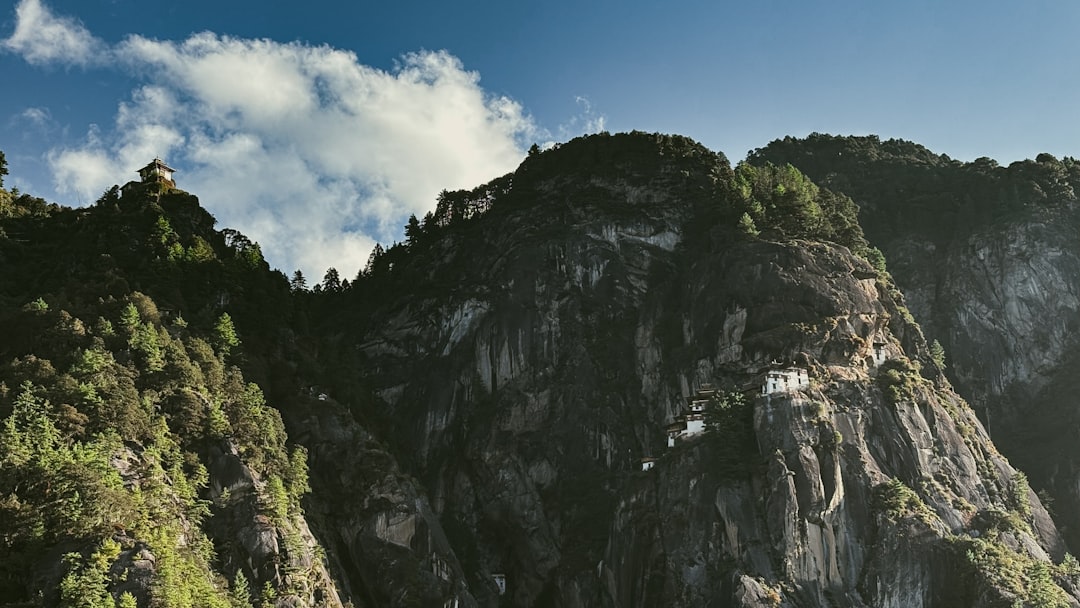 Sentieri Incantevoli verso il Monastero Taktsang - Taktsang trail | Secret World Trip Planner