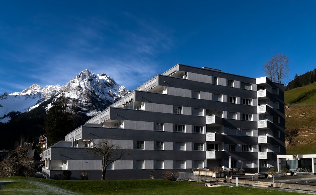 Entdecke die Wunder der 7132 Therme in Vals - Poststrasse 560 | Secret World Trip Planner