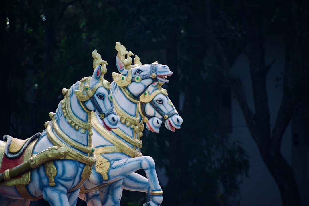El Caballo Azul de Franz Marc: Arte y Naturaleza en Zehdenick - Dorfanger 20 | Secret World Trip Planner