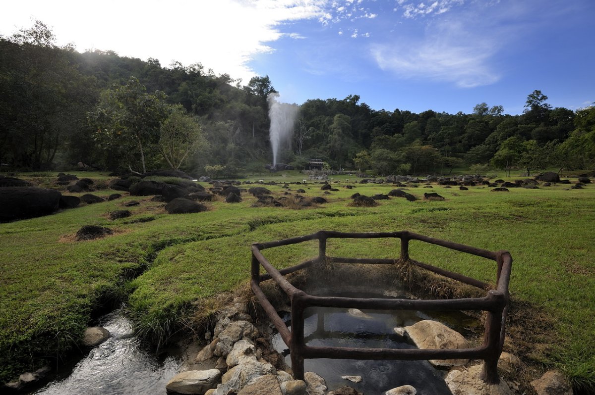 Fang Hot Spring: Ein Thermalrefugium in Chiang Mai - X583+9P6 Chiangmai 4050 Road Amphoe Fang | Secret World Trip Planner