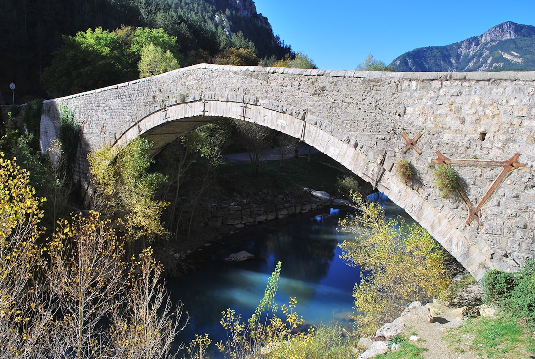 Le Pont du Rio Morja : Un Pont d'Amour au Honduras - El Paraiso | Secret World Trip Planner