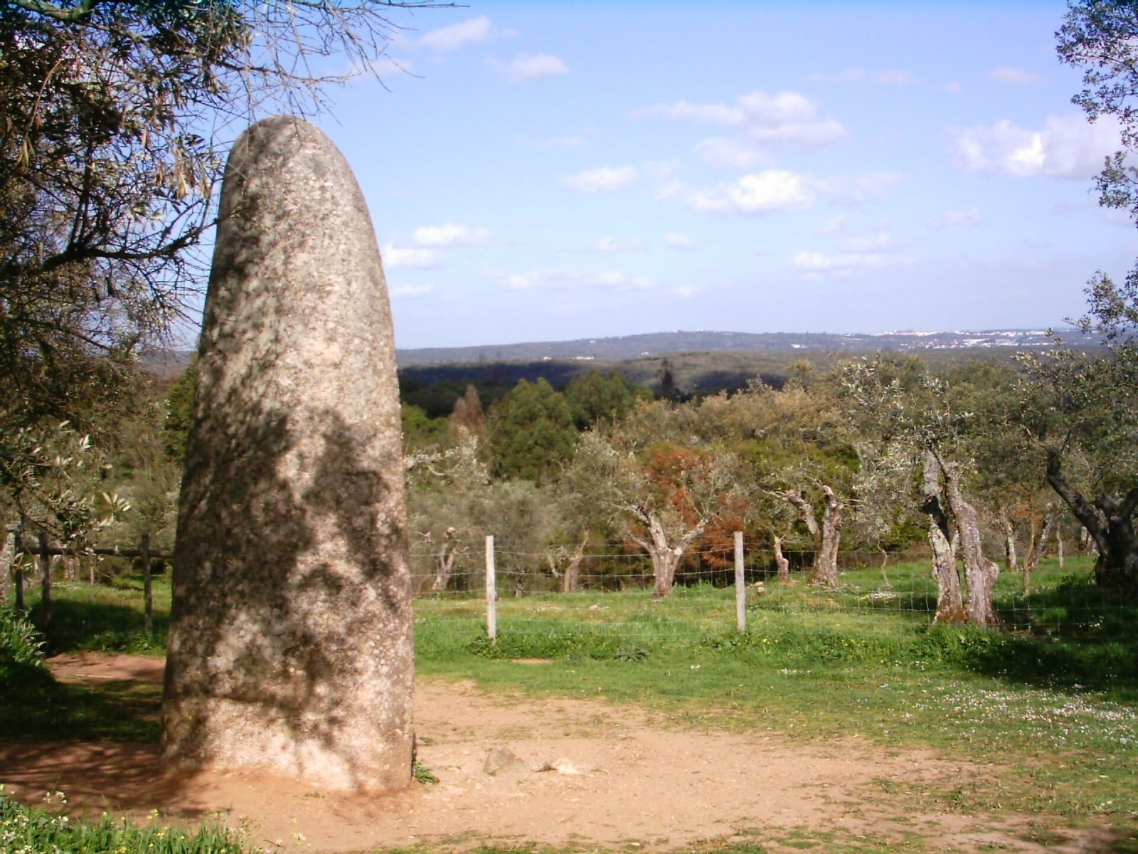 Menir dos Almendres: un viaggio nella storia del Portogallo - Nossa Senhora de Guadalupe | Secret World Trip Planner