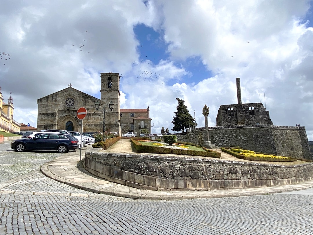 Scopri Castro de São Miguel-o-Anjo: la fortezza storica in Portogallo - Vilarinho das Cambas | Secret World Trip Planner
