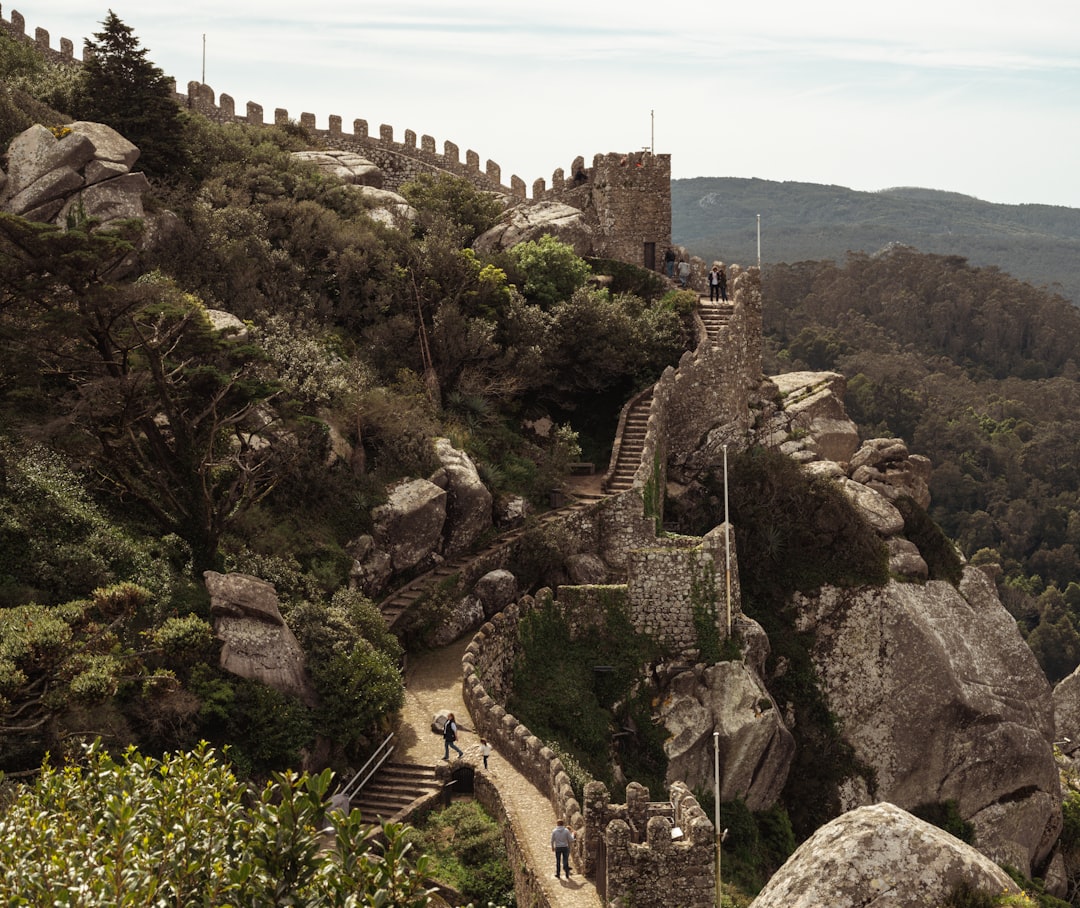 Erkundung des Castelo do Mau Vizinho in Portugal - Igrejinha | Secret World Trip Planner