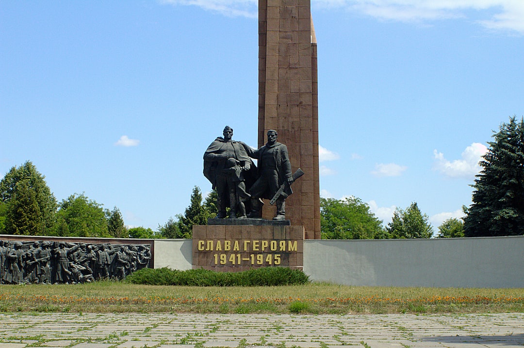 Das Denkmal von Tjentiste: Kunst und Erinnerung in Bosnien - 8MWP+CPP | Secret World Trip Planner