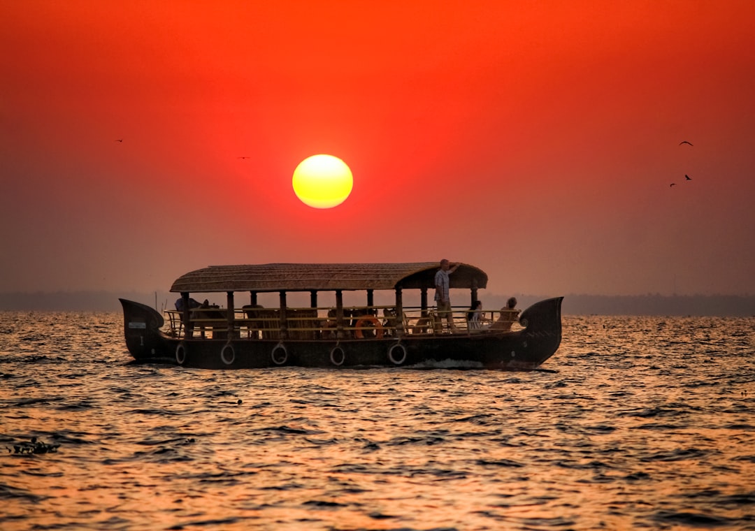 Santuario de Aves de Kumarakom: Un Paraíso en Kerala — Kumarakom