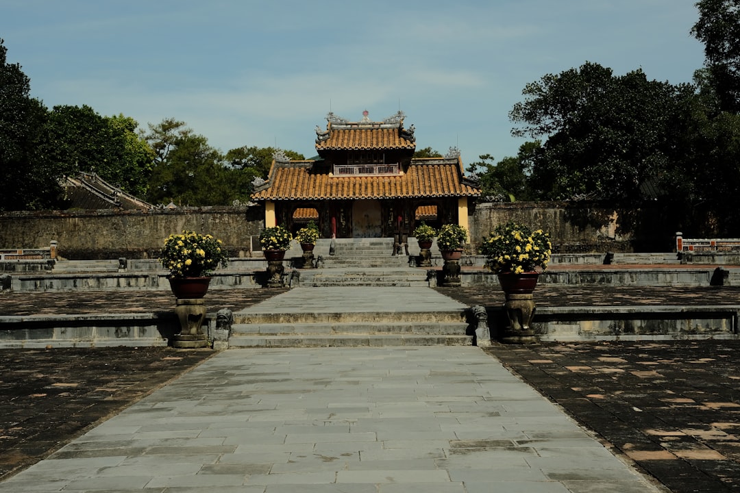 Entdecken Sie das Mausoleum von Tự Đức: Geschichte und Schönheit in Vietnam — Hue
