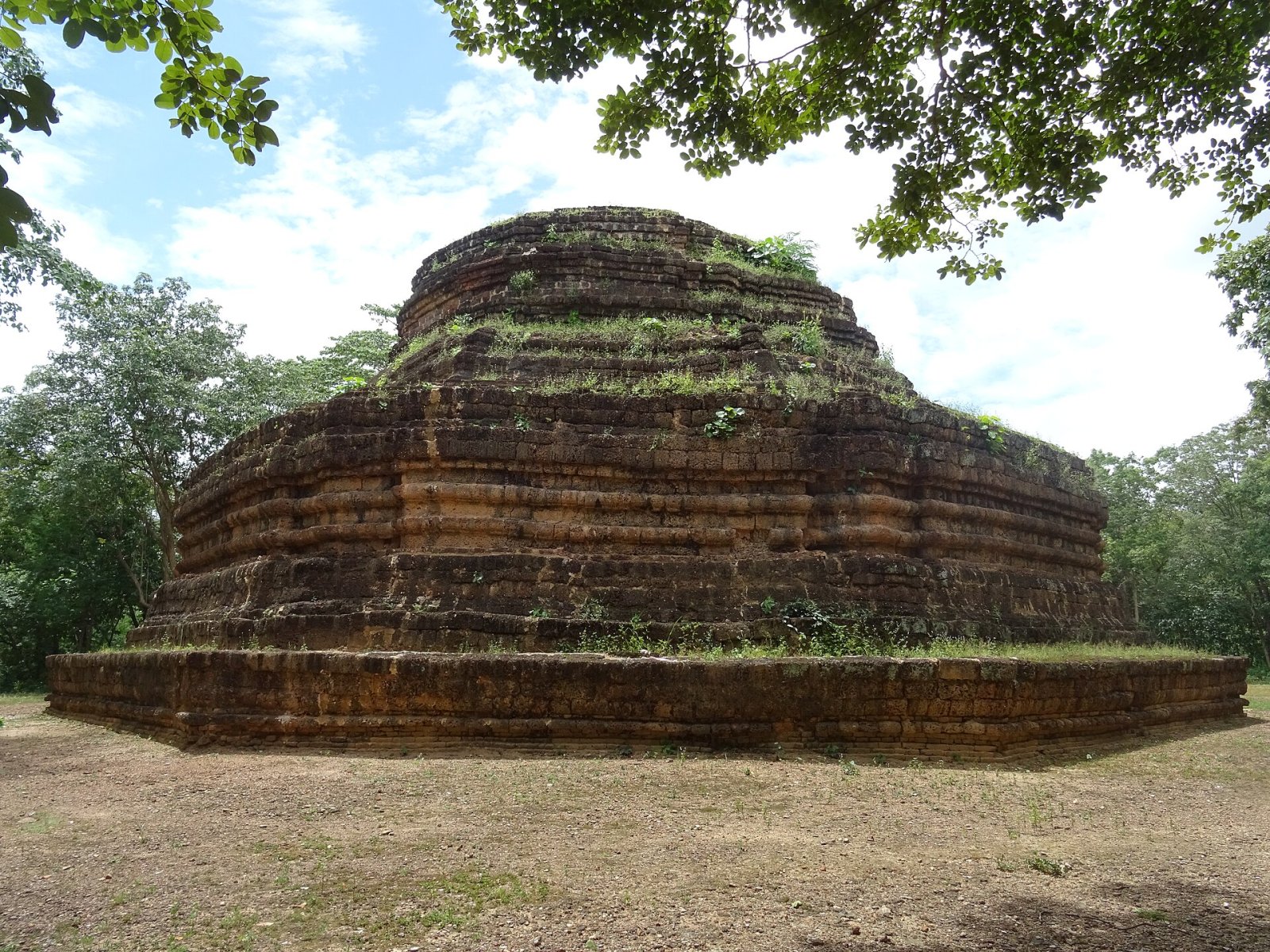 Erkundung von Wat Khao Phra Bat Noi: ein historischer Schatz in Thailand - Mueang Sukhothai District | Secret World Trip Planner
