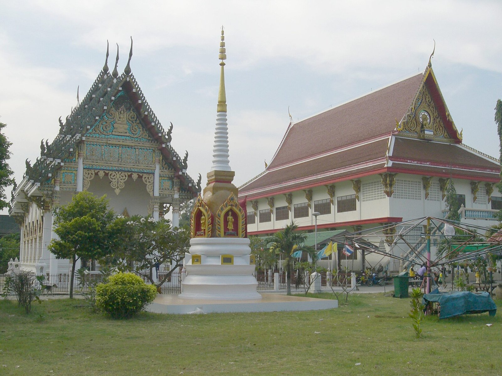Descubre las Ruinas de Wat Nok: Un Viaje a la Historia Tailandesa — Phra Nakhon Si Ayutthaya District
