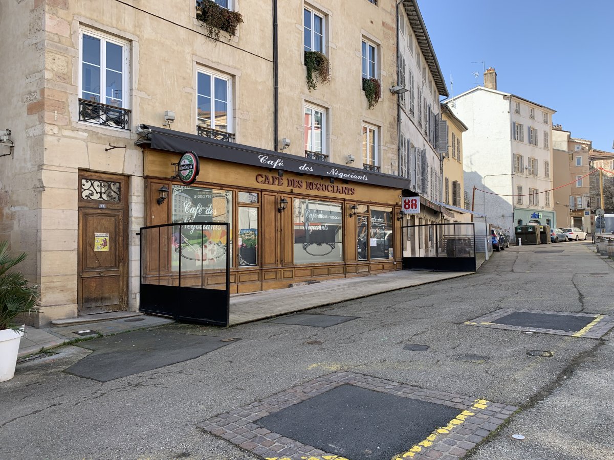 Café des Négociants: Un rincón secreto en Carouge - Rue de la Filature 29 | Secret World Trip Planner