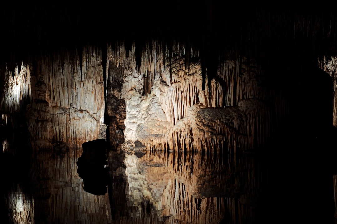 Les fascinantes Grottes du Drach : un voyage souterrain - 07680 Porto Cristo | Secret World Trip Planner