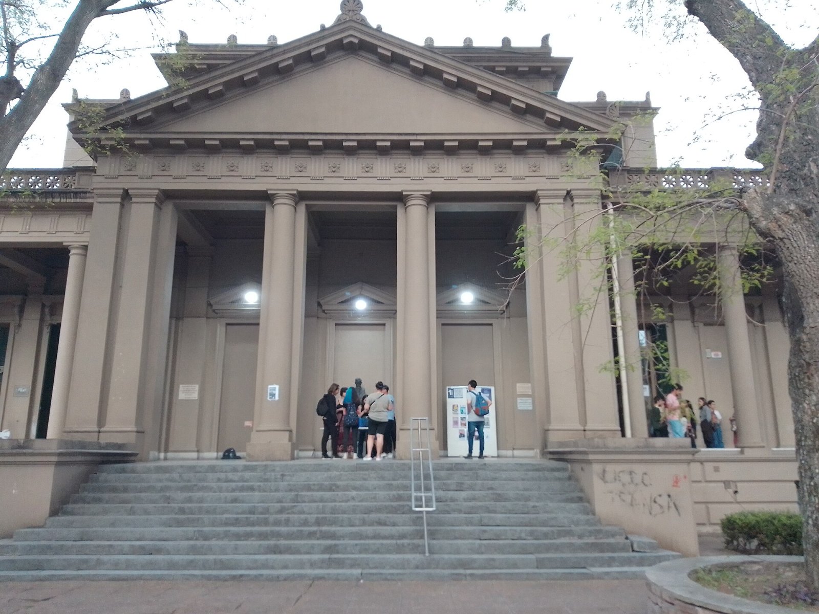 Descubre el Museo de Física en La Plata: un viaje por la ciencia - La Plata | Secret World Trip Planner