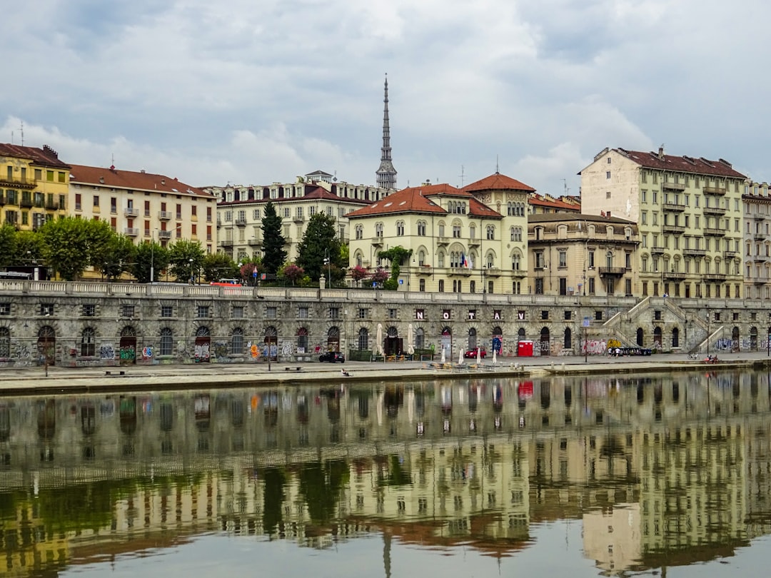 探索都灵的美酒：巴罗洛与其他奇迹 - Torino TO | Secret World Trip Planner