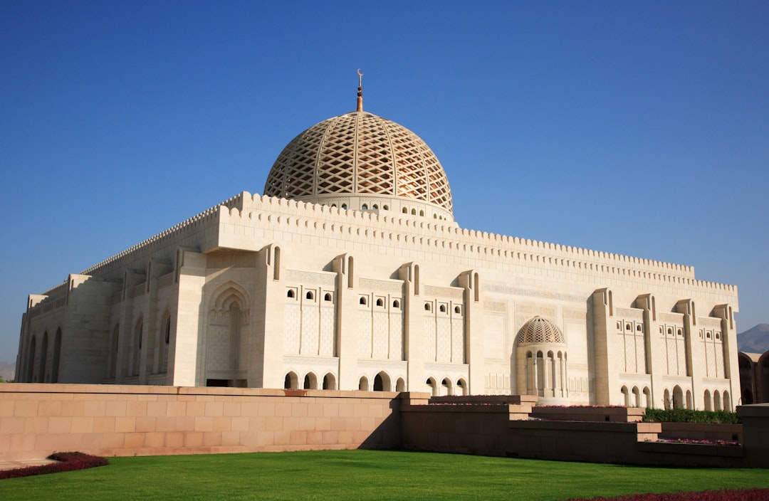 Discover the Sultan Qaboos Grand Mosque in Muscat - Muscat | Secret World Trip Planner