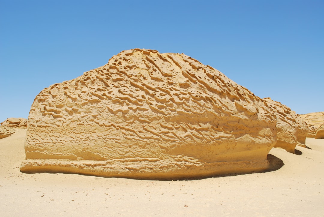 Mushroom Rock: Un Capolavoro della Natura in Egitto | Secret World Trip Planner