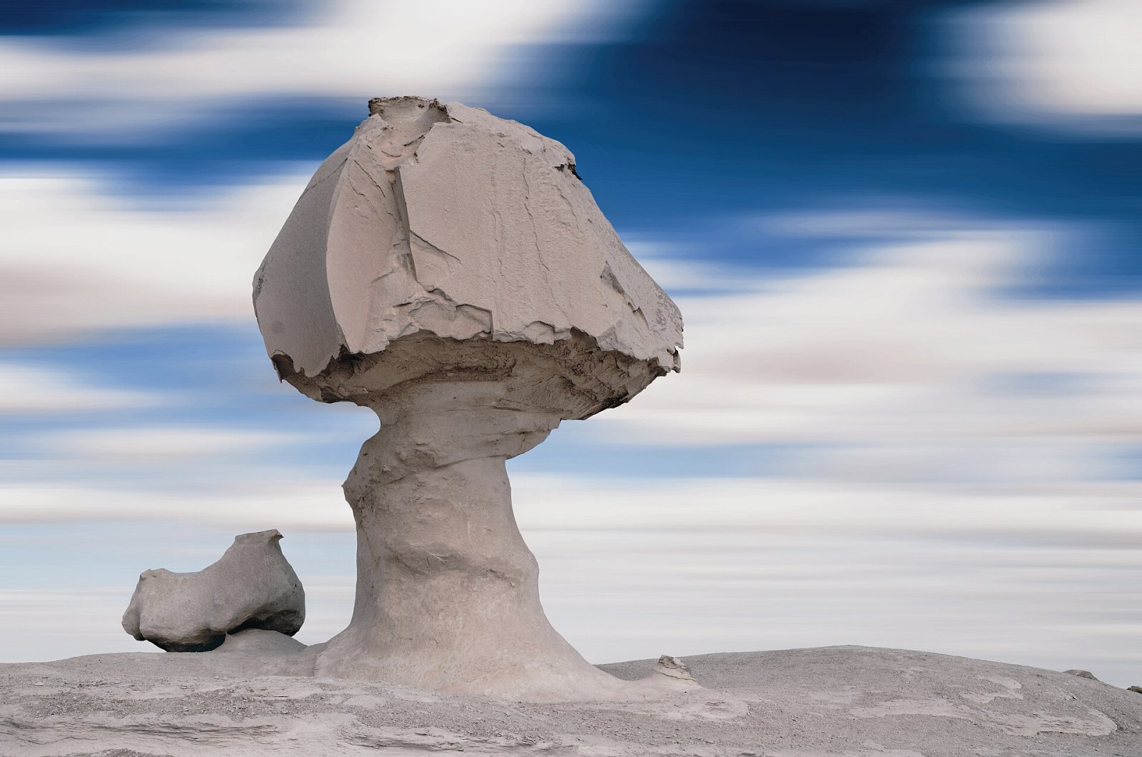 Mushroom Rock: Una Obra Maestra de la Naturaleza en Egipto | Secret World Trip Planner