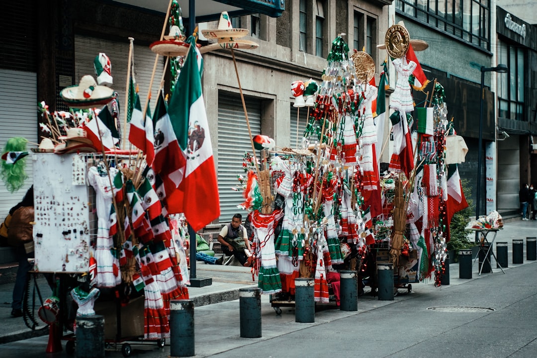 Descubre el Mercado de Artesanías La Ciudadela en CDMX - 06040 Ciudad de México | Secret World Trip Planner