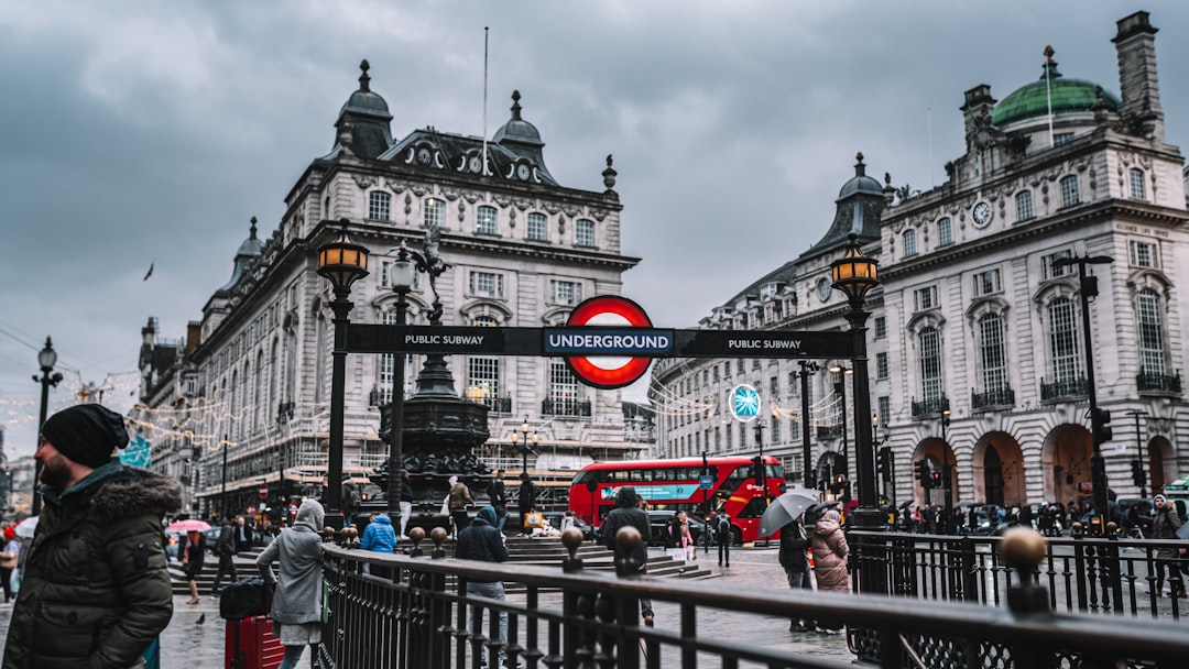 Secret World vs TripIt: ¿Cuál Organiza Mejor tus Itinerarios? - Londra | Secret World Trip Planner