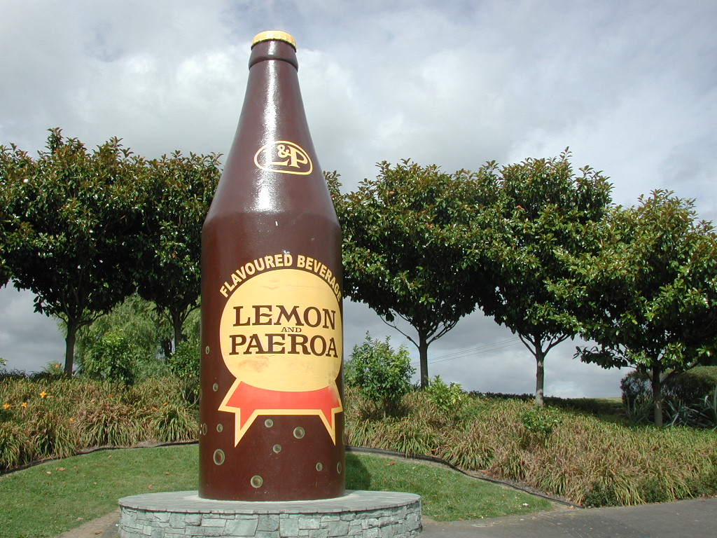Scopri il Big Lemon & Paeroa Bottle in Nuova Zelanda - Paeroa | Secret World Trip Planner